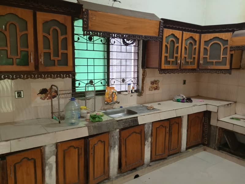 2ND FLOOR PORTION AVAILABLE FOR RENT IN KAMRAN BLOCK 6