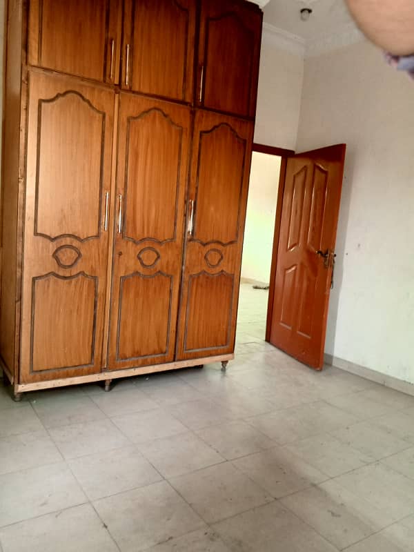 2ND FLOOR PORTION AVAILABLE FOR RENT IN KAMRAN BLOCK 8