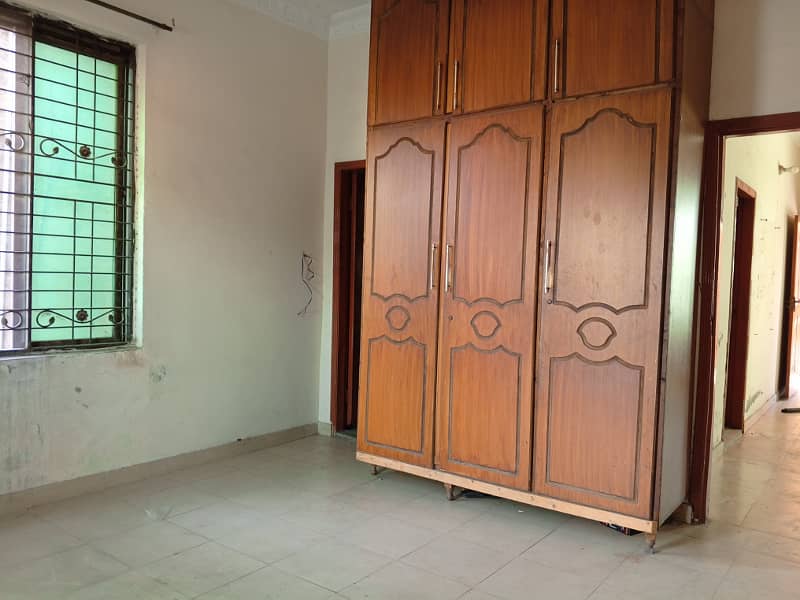 2ND FLOOR PORTION AVAILABLE FOR RENT IN KAMRAN BLOCK 9