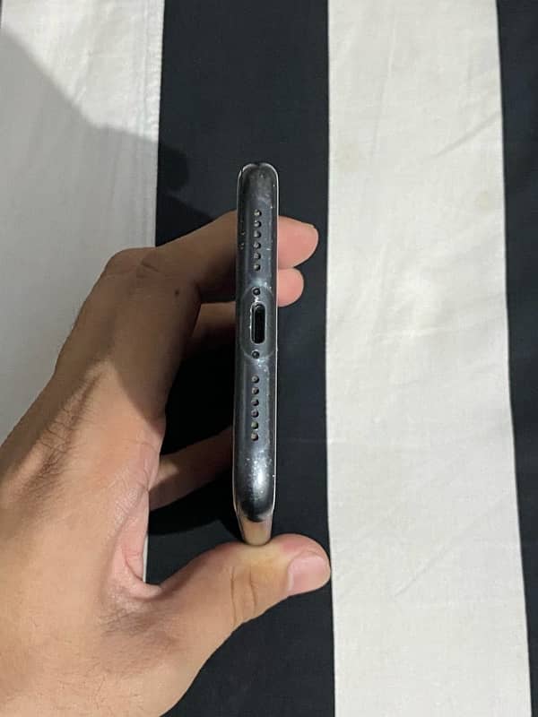 iPhone 11 64GB PTA APPROVED 4