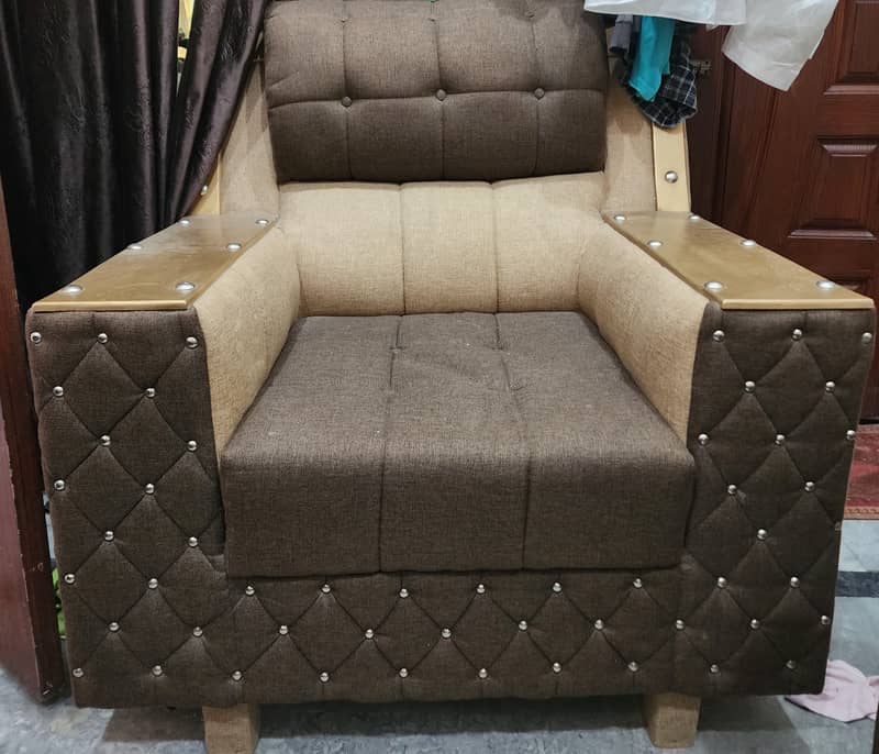 5 seater sofa set for sale 2 months used urgent sale 3