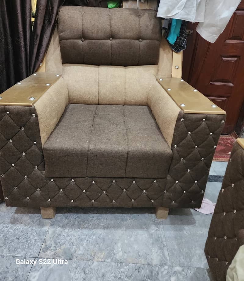 5 seater sofa set for sale 2 months used urgent sale 6