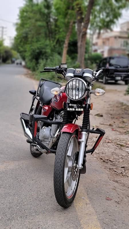 Suzuki 150GS 2023 with alloy rims 3