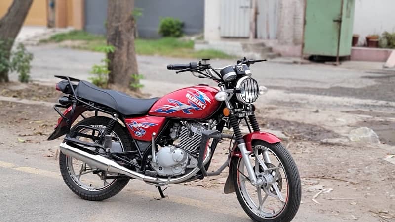 Suzuki 150GS 2023 with alloy rims 7