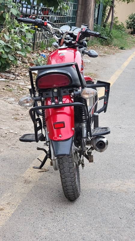 Suzuki 150GS 2023 with alloy rims 10