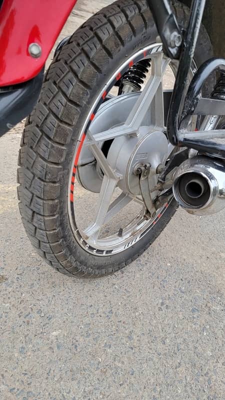 Suzuki 150GS 2023 with alloy rims 11