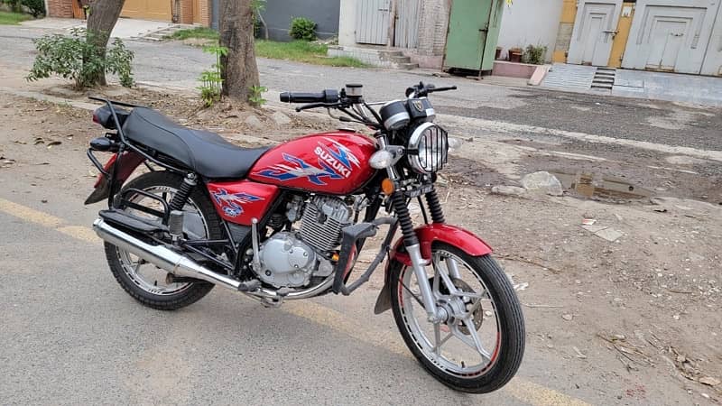 Suzuki 150GS 2023 with alloy rims 12