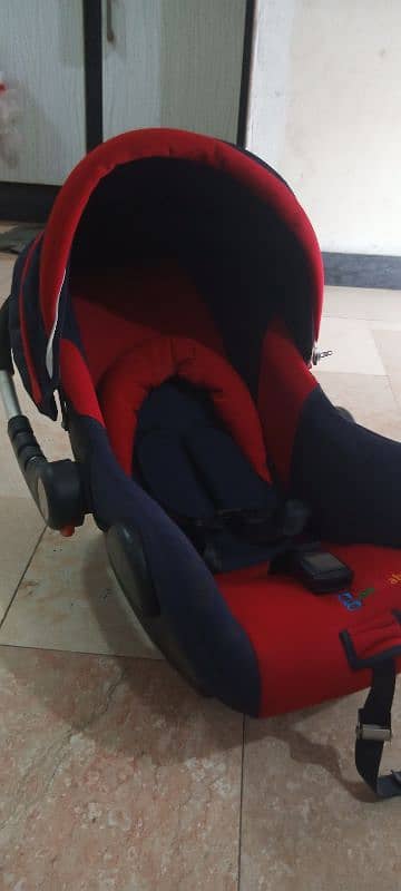 carry cot + car seat good as new 4