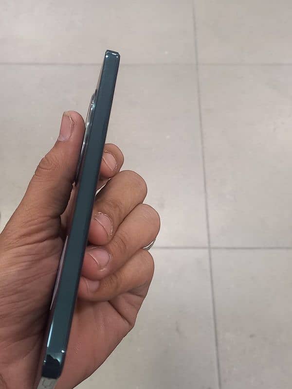 new Oppo Reno 12 F 8/256- 3