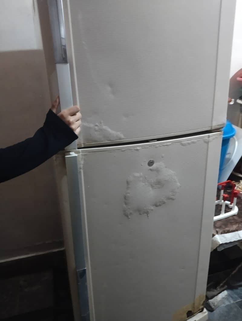 Large Size Fridge Dawlance 100% working not a single fault 0