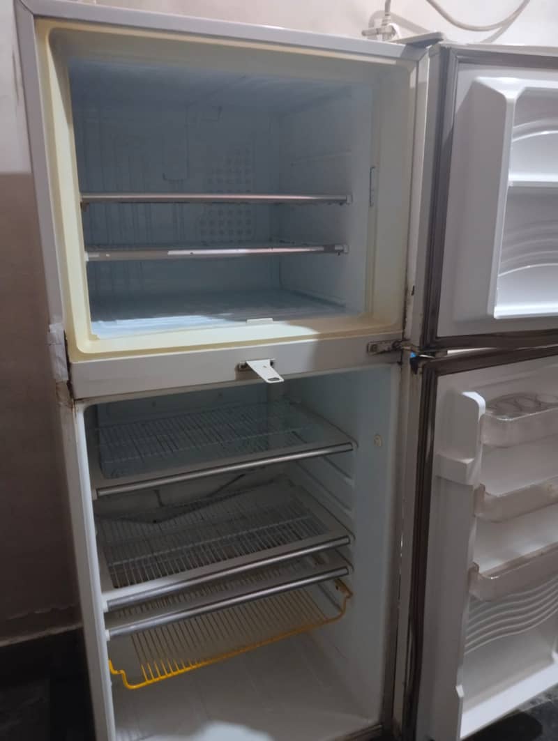 Large Size Fridge Dawlance 100% working not a single fault 1