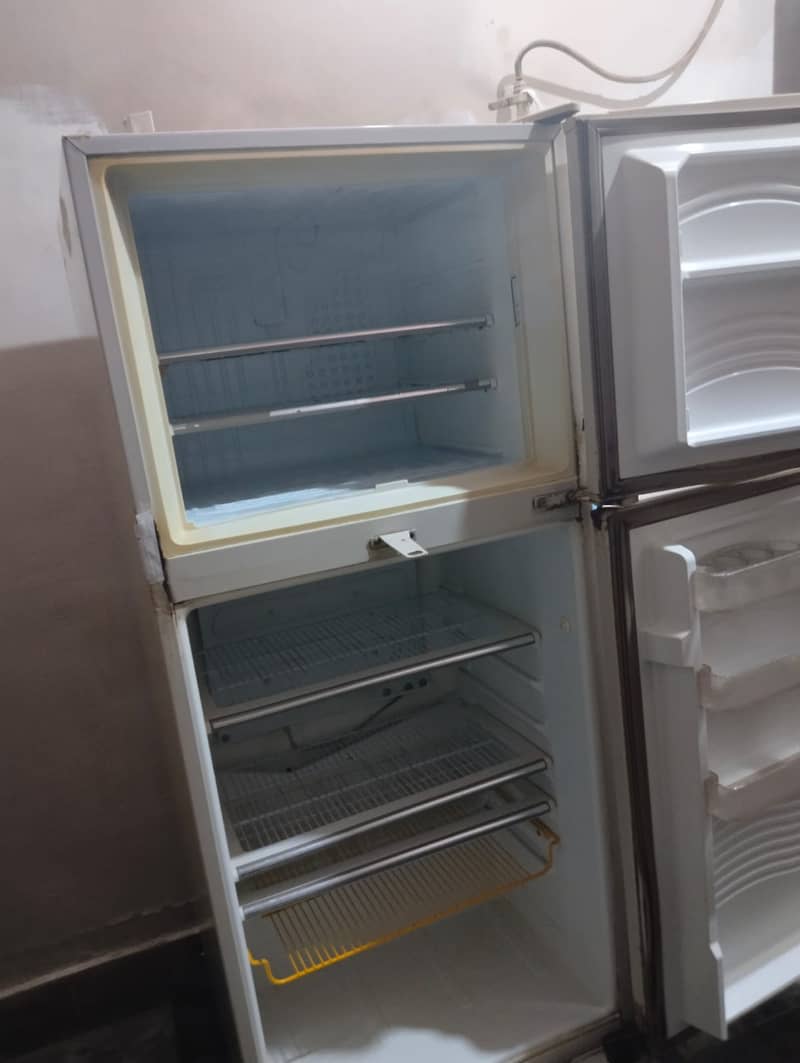 Large Size Fridge Dawlance 100% working not a single fault 4