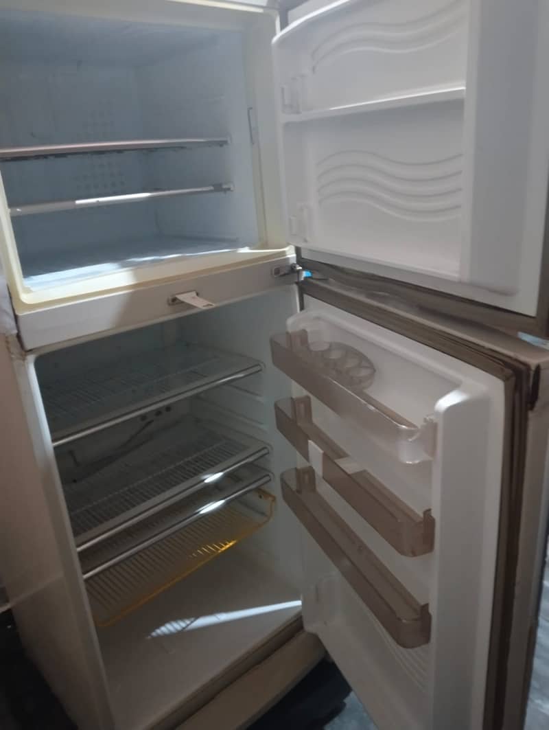 Large Size Fridge Dawlance 100% working not a single fault 5