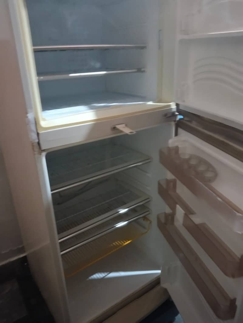 Large Size Fridge Dawlance 100% working not a single fault 6