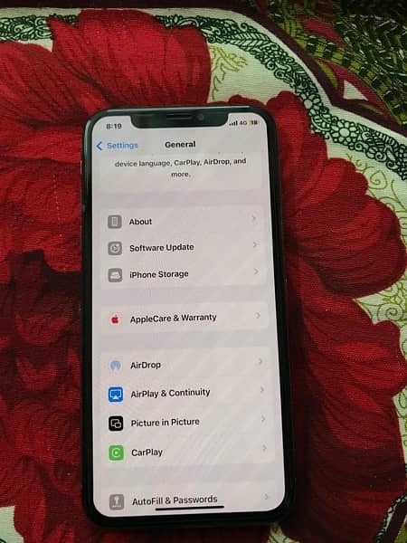 iphone XS gold 64gb not a single scratch 3