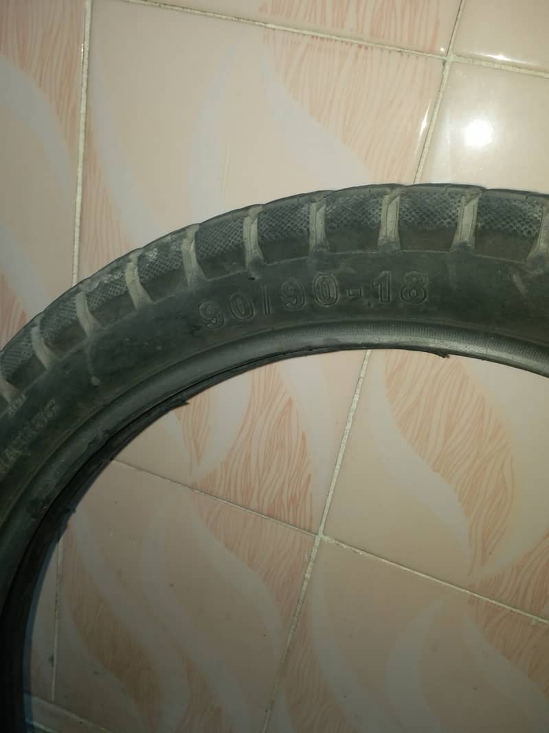 Suzuki GS 150 Panther tyre 1