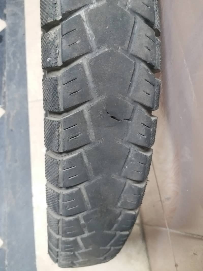 Suzuki GS 150 Panther tyre 2