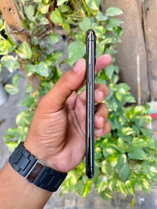 iPhone 11 Pro 256GB PTA Approved 2