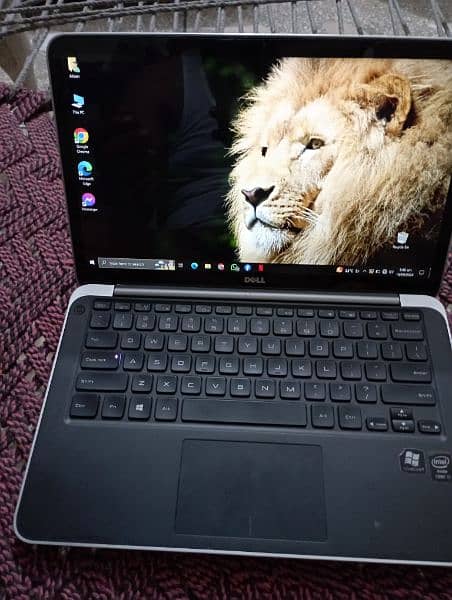 Dell XPS i3 4th gen , 4 GB ram and 256 GB SSD 0