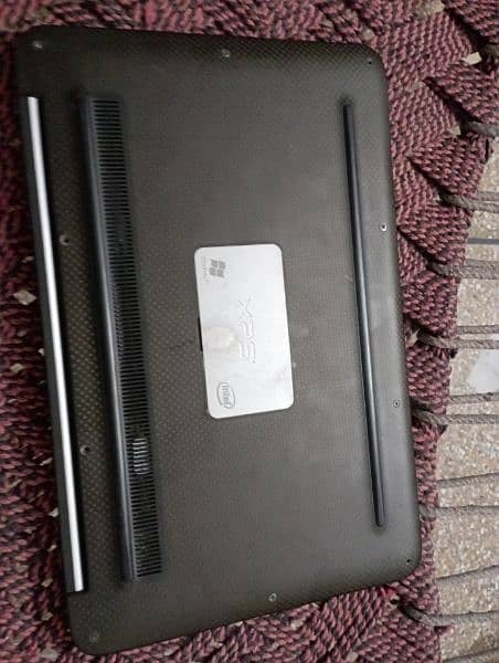 Dell XPS i3 4th gen , 4 GB ram and 256 GB SSD 2