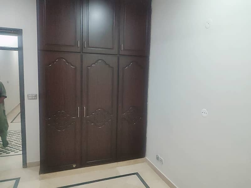 7.5 Marla Upper Portion For Rent In F2 Johar Town 4