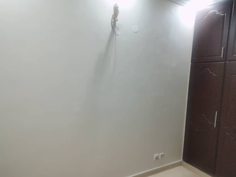 7.5 Marla Upper Portion For Rent In F2 Johar Town 10