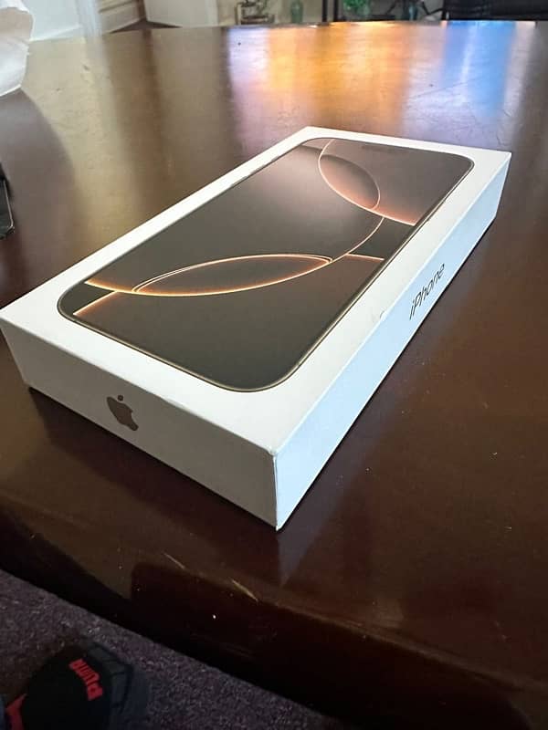 iphone 16 pro max  desert titanium 256 GB 1