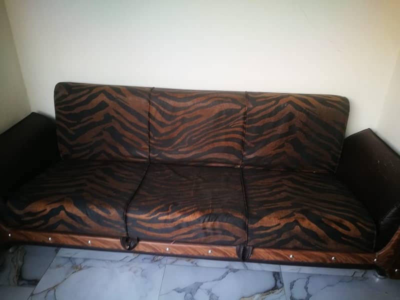 SOFA COME BED GOOD CONDITION 1