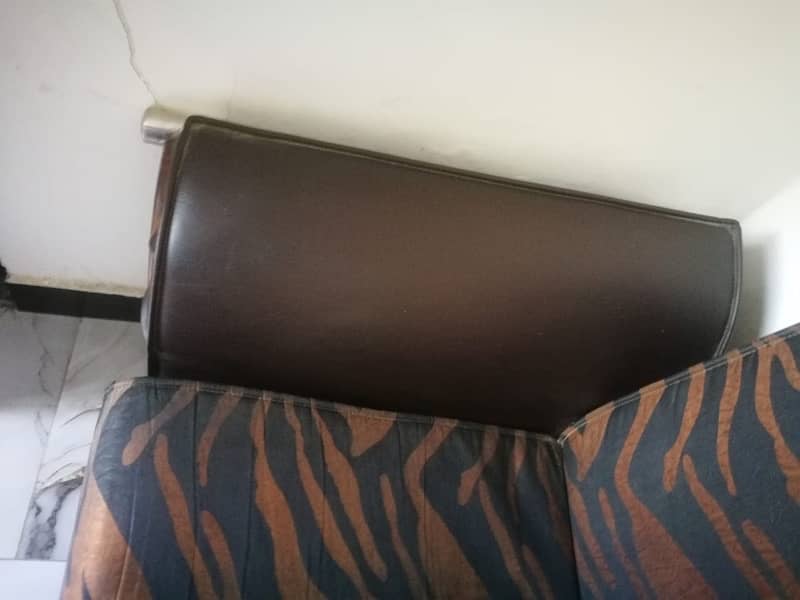 SOFA COME BED GOOD CONDITION 2