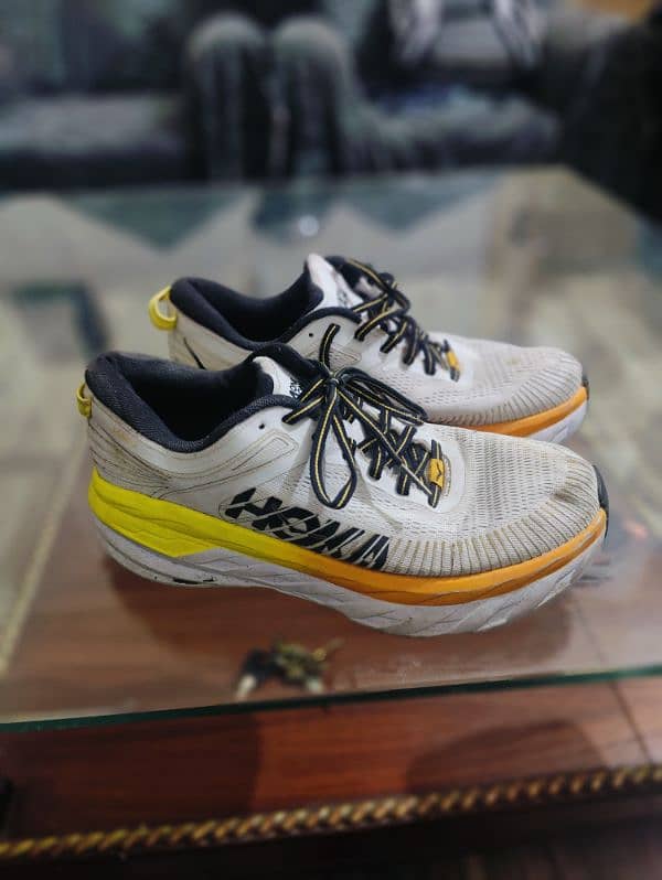 hoka one one size uk 42 (8) good condition made in Vietnam 3