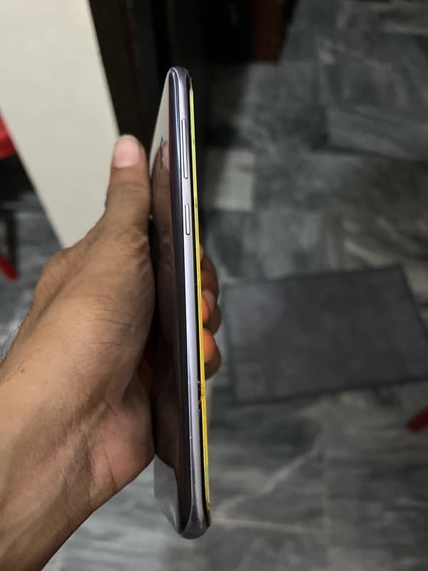 Samsung s8 ( dual sim pta approved hai official ) 2