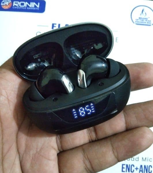 Ronin R7010 Bluetooth earbuds 1