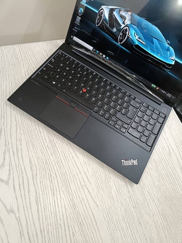 Lenovo Thinkpad E15 core i5 10th gen quadcore 15.6 inch 1080p Numpad 4