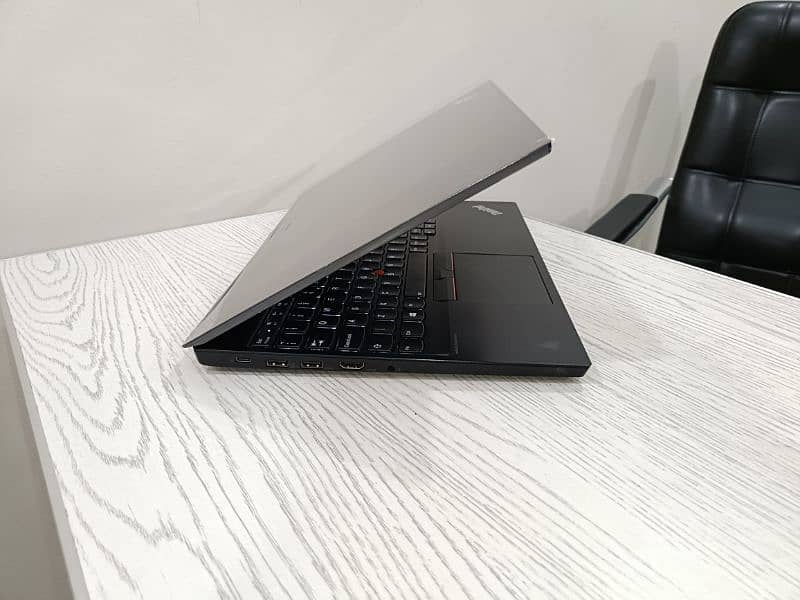 Lenovo Thinkpad E15 core i5 10th gen quadcore 15.6 inch 1080p Numpad 9