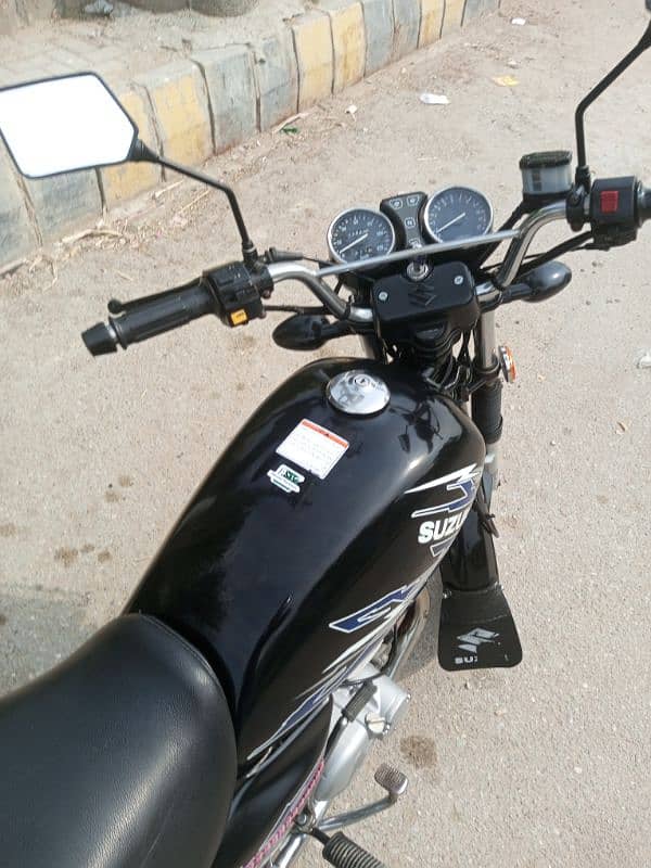 Suzuki GS 150 model 2021 7