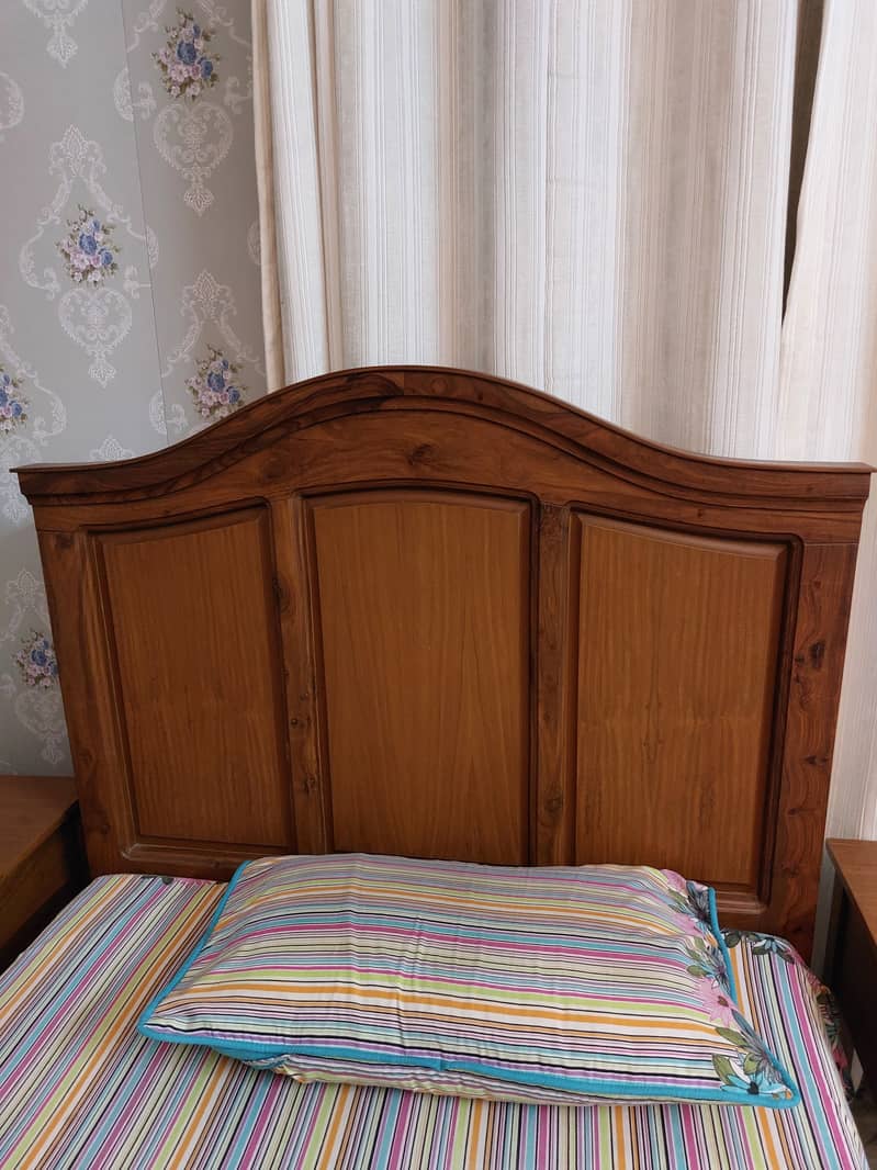 1 single bed with side tables n dressing table 1