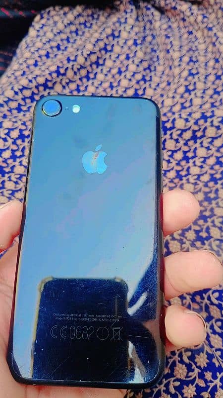 iPhone 7ha frant camera Nani chalta fingers print nahi chalta 128GB ha 4