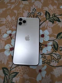 iPhone 11 Pro Max boht e kmal ka mobil hai saf h pTA prof hai jv mobil