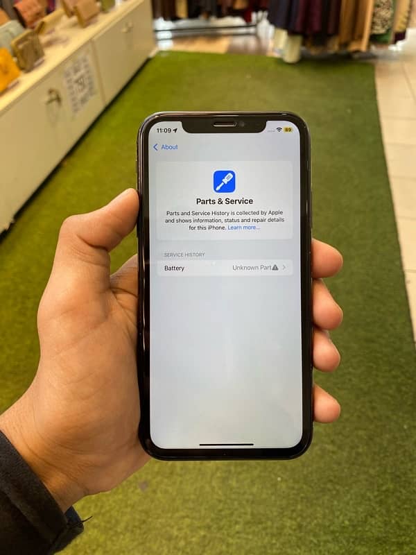 Iphone XR 256GB Factory Unlock Esim Sim Time Available 10/10 Condition 8