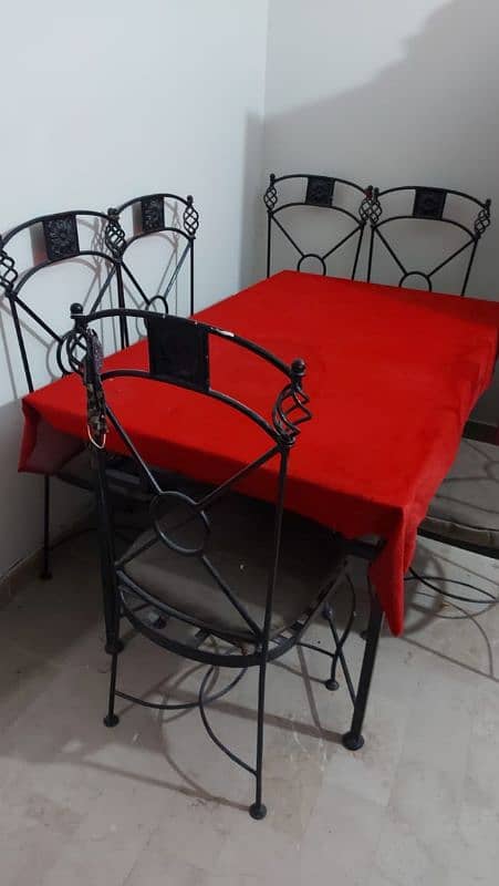 DINNING TABLE OF 6 CHAIRS FOR SALE URGENT 5/3 feet 1