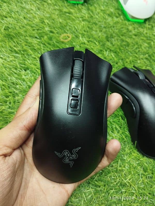 Razer Deathadder v2 pro Wireless mouse Gaming mouse  rechargable 3