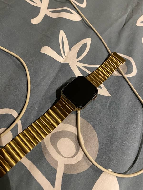 Apple Watch Series 6 Gold Stainless Steel 45mm 0