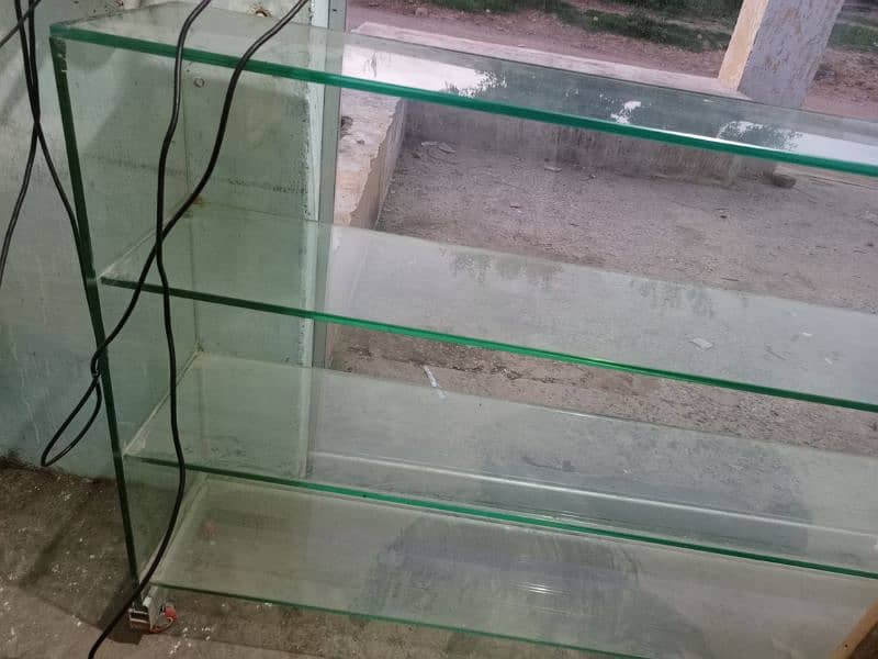 showcase urgent sale 12 mmglas 1