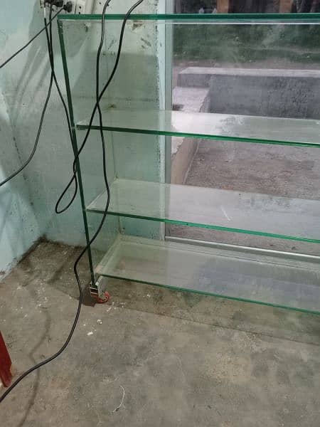 showcase urgent sale 12 mmglas 3