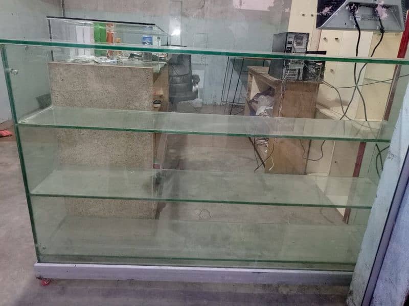 showcase urgent sale 12 mmglas 7