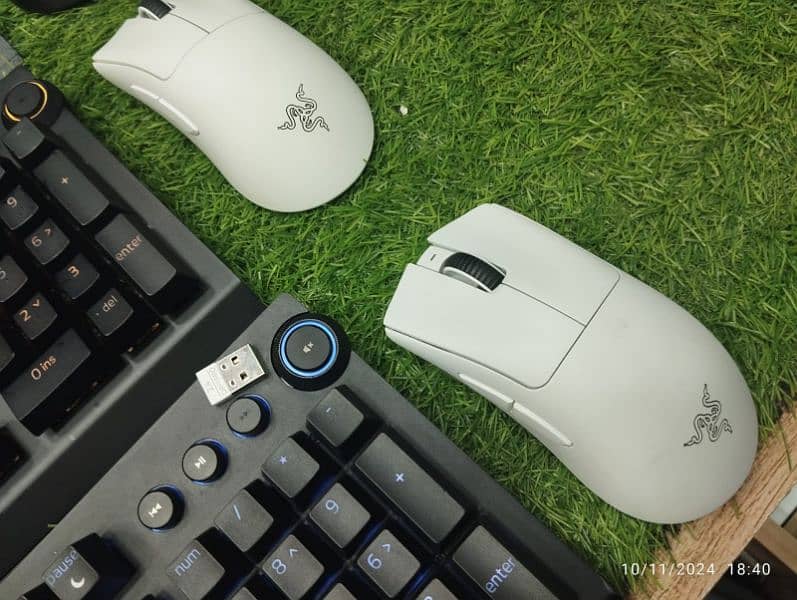 Razar blackwidow v3 pro  keyboard and mouse pair gaming mouse wireless 2