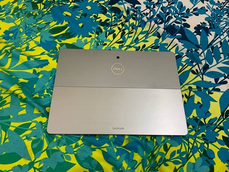 Dell 7200 2in1 - Core i5 8th Gen - 16gb ram 256gb ssd 2