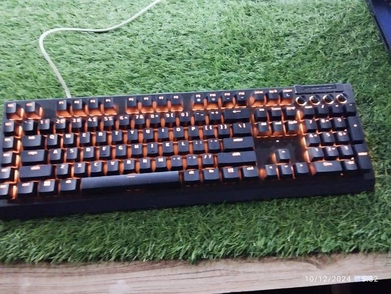 Razer blackwidow v4 Green switches Full rgb keyboard Machanical gaming 1