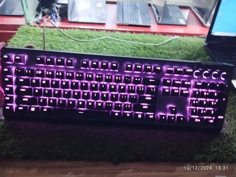 Razer blackwidow v4 Green switches Full rgb keyboard Machanical gaming 3