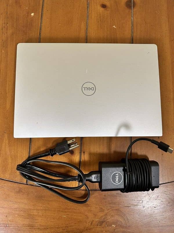 Dell XPS 13- 9380 /  Intel Core i7 8th Generation / Quadcore 1